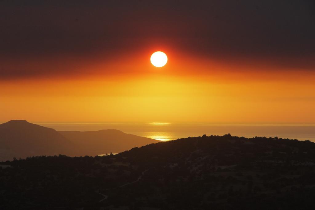 Marmaras Hotel Lysos Bagian luar foto